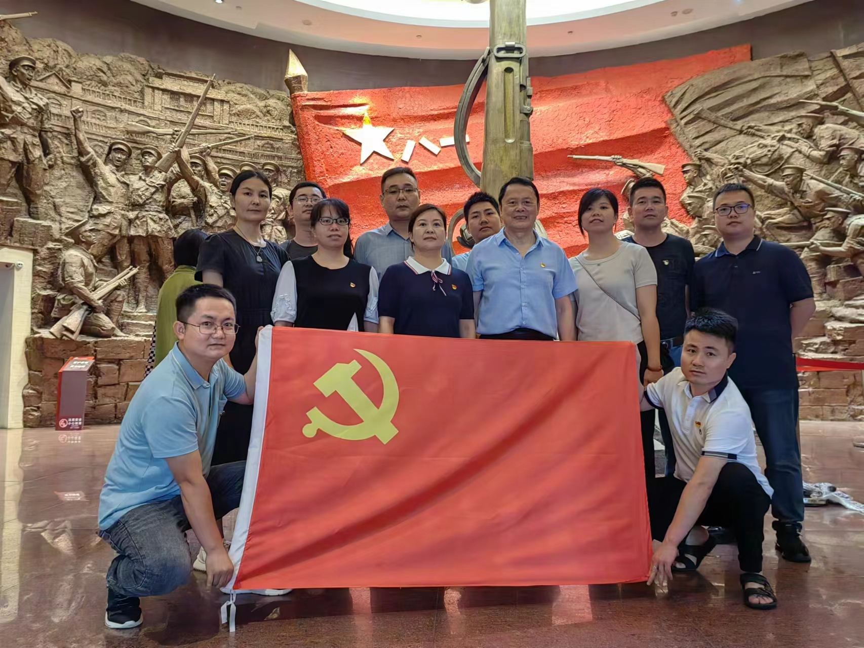 賡續紅色血脈，傳承建黨精神                                                    ——江西誠建黨支部開(kāi)展“慶七一，感黨恩，跟黨走”主題黨日活動(dòng)